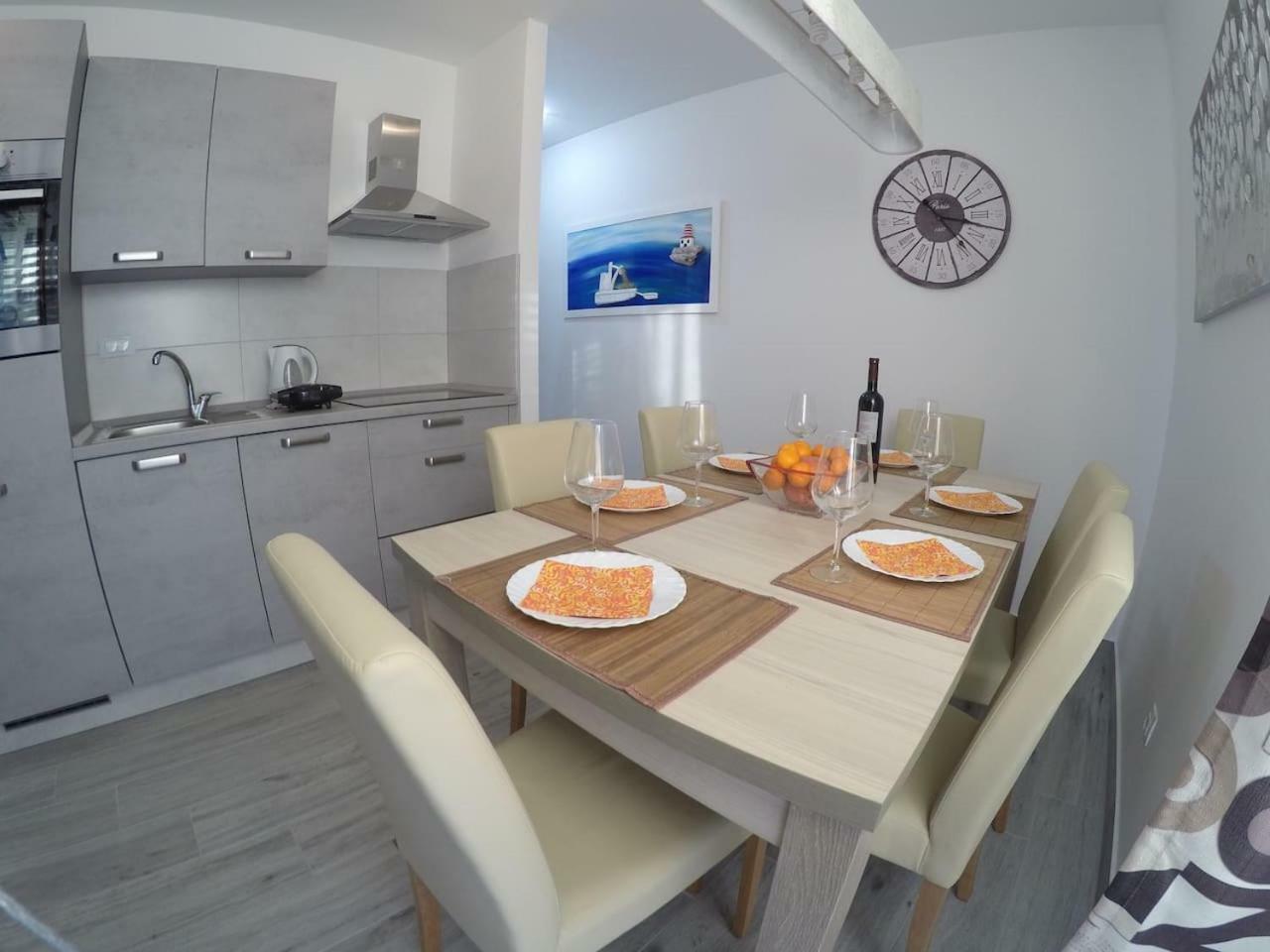The Globetrotter'S Residence Kaštel Novi 외부 사진